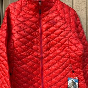 The Northface Women’s thermoball jacket